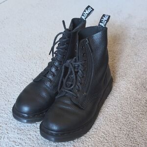 (NWOT) Dr. Martens zipper leather boots, women size US 8